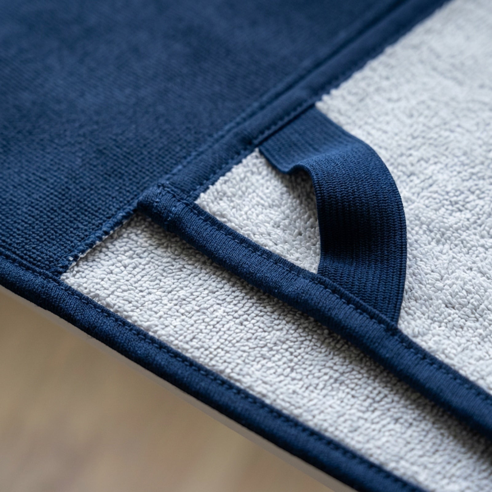 Frose Dual-Surface Exercise Mat Towel 120 x 52 cm Midnight - Detail view