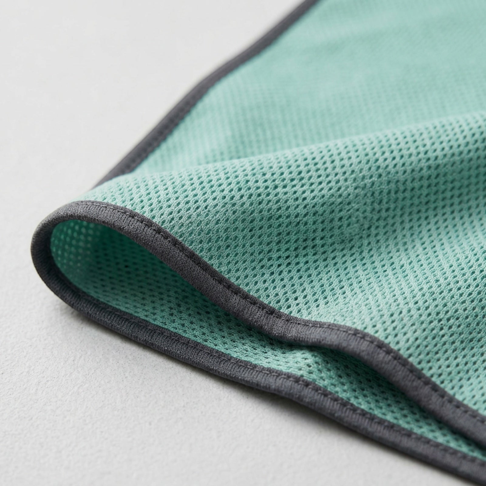 Frose Open-Cell Cooling Towel 105 x 32 cm Seafoam - Detail view
